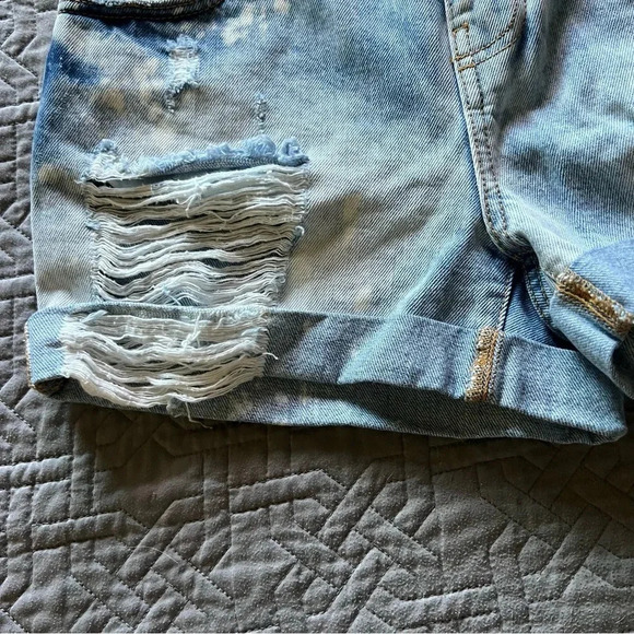 Zara Basic Z1975 Distressed Cuffed Denim Jean Shorts Size 2 Thrashed - Picture 3 of 10
